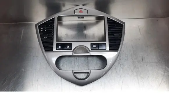 KIA Carens I Center console