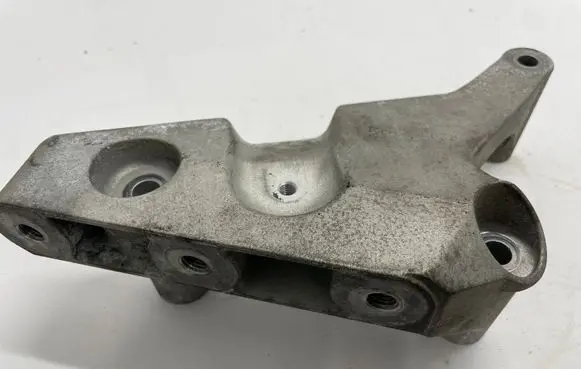 Opel Insignia B Engine mounting bracket 22937294