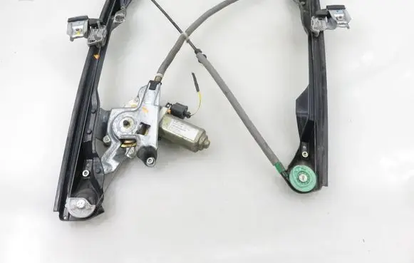 Ford Focus Front door window regulator with motor XS4123201