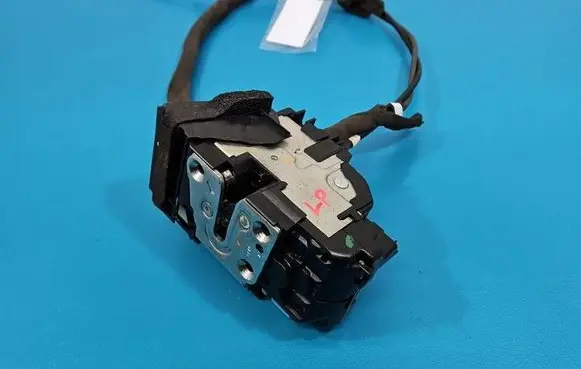 Nissan Juke I F15 Front door lock IMPRK1572707