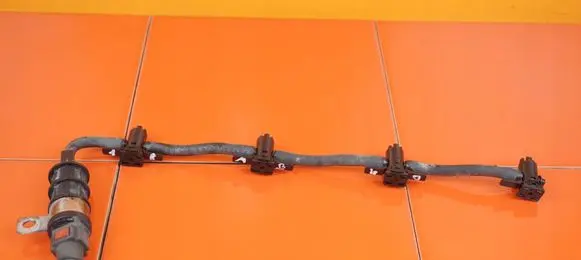 Opel Vivaro Fuel line pipe PRZELEWY 18MB40