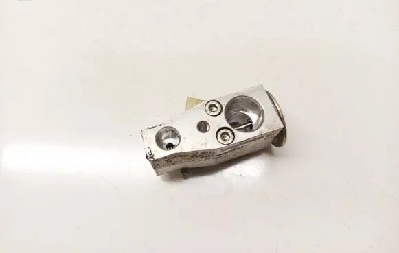 Nissan e-NV200 Air conditioning (A/C) expansion valve t900039a