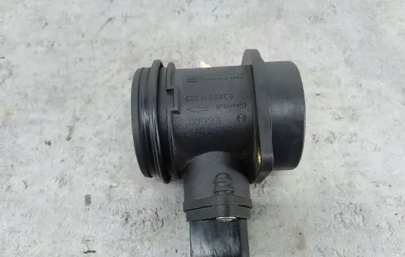 Volkswagen PASSAT B5 Mass air flow meter 0280218023BOSCH