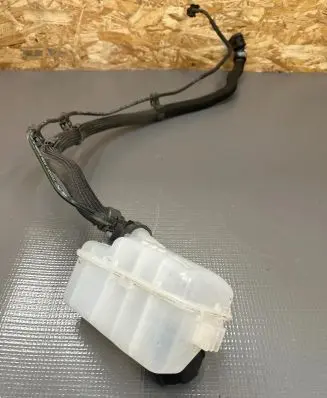 Coolant expansion tank/reservoir