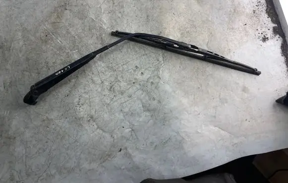 Toyota Land Cruiser (J120) Windshield/front glass wiper blade 6652