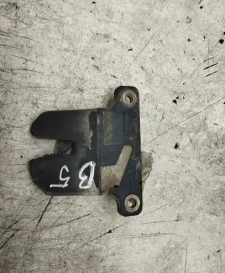 Volkswagen PASSAT B5 Tailgate/trunk/boot lock/catch/latch 3B5827505