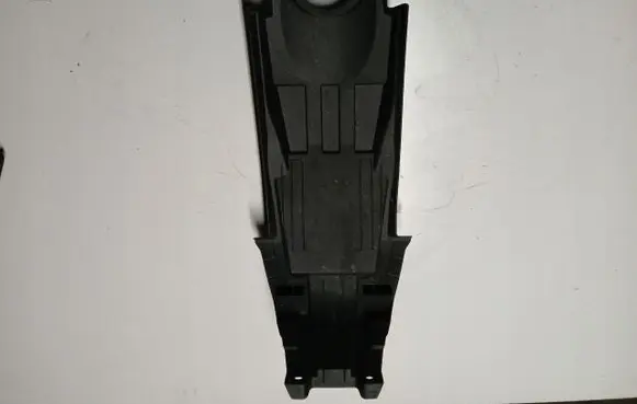 Suzuki Grand Vitara II Bonnet wind deflector 6311106L0