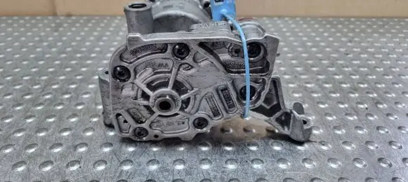 Volkswagen Transporter - Caravelle T5 Oil pump 04L145208T