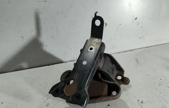 Citroen C1 Gearbox mounting bracket