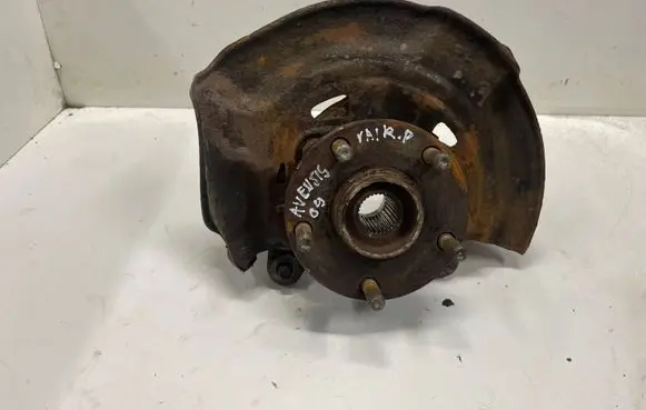 Toyota Avensis T250 Front wheel hub