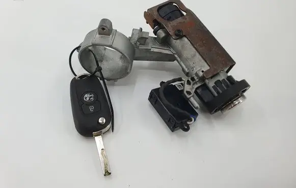 Opel Insignia A Ignition lock 13502301 909CPK4R0 25799293