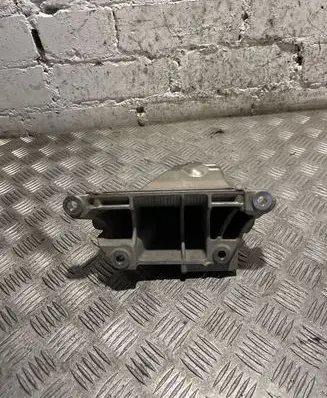 BMW X5 E70 Engine mounting bracket 6790022