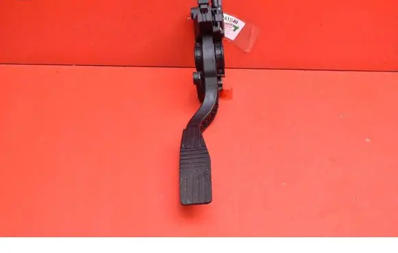 Chevrolet Captiva Accelerator throttle pedal 96625893