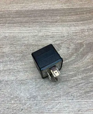 Volkswagen PASSAT B5.5 Other relay 8A0951253 899587