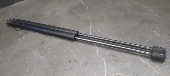 Opel Tigra A Tailgate strut 90481270