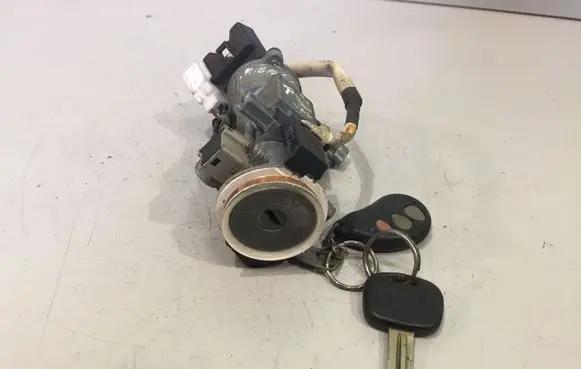 Mitsubishi Galant Ignition lock 337719