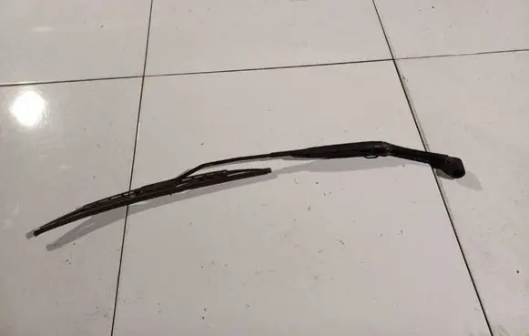 Hyundai Tiburon Front wiper blade arm