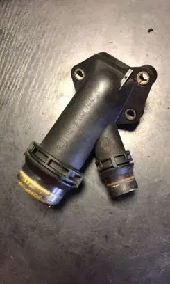 BMW 5 E60 E61 Engine coolant pipe/hose 2247744