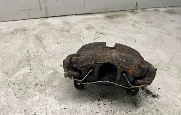 Volkswagen PASSAT B6 Front brake caliper