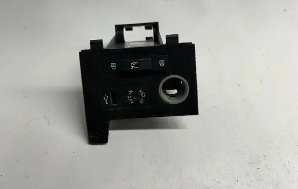 BMW 6 F12 F13 AUX in-socket connector 9197318 51169197318