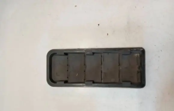 Volvo V40 Quarter panel pressure vent 8623444