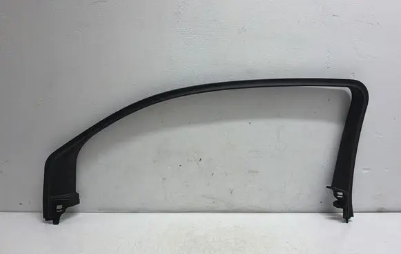 Opel Adam Front door glass trim molding 13351101