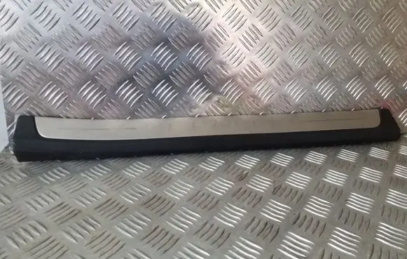 Infiniti FX Front sill trim cover 76895CG000