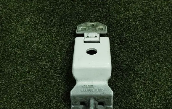 Renault Master III Rear door lower hinge 844000013R