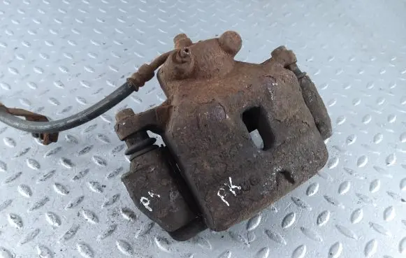 Hyundai i40 Front brake caliper 581103Z700
