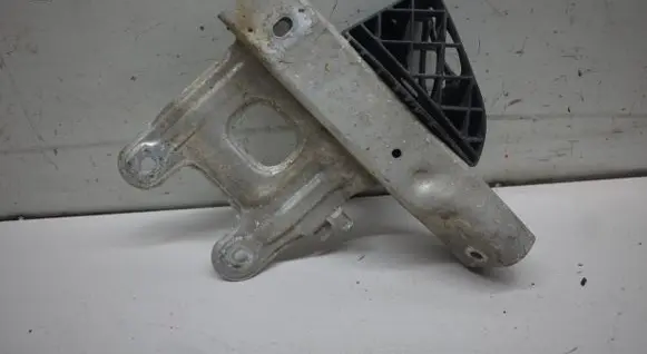 BMW 3 F30 F35 F31 Front bumper mounting bracket 7266193