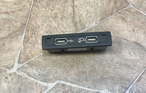 Mercedes-Benz GLE (W166 - C292) AUX in-socket connector A1728202000