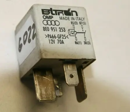 Volkswagen Golf V Other relay 8E0951253
