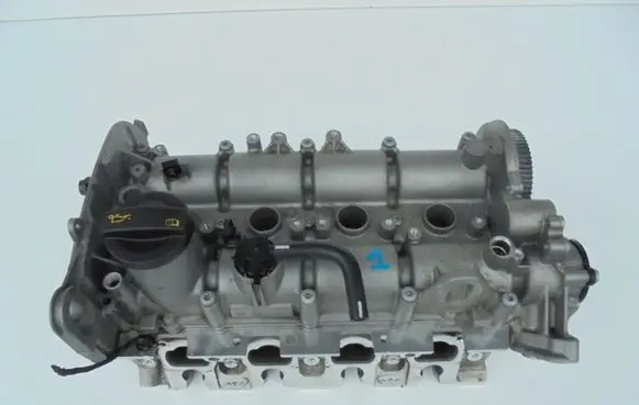 Seat Leon (5F) Engine head 04E103479K