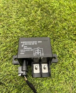 Mercedes-Benz C W204 Other relay A0035422619 V23132A2001X27