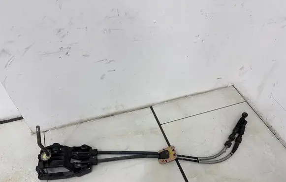 Toyota Avensis T250 Gear shifter/selector 