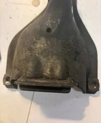 Engine mounting bracket