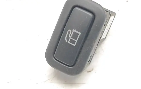 Volkswagen Golf VII Fuel tank opening switch 5G0962139
