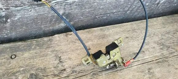 Ford Mondeo MK II Tailgate/trunk/boot lock/catch/latch 96BGF43200AB