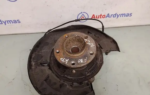Rear wheel hub spindle/knuckle