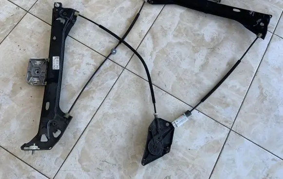 Audi TT TTS RS Mk3 8S Front door electric window regulator 8S0837461