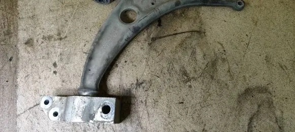 Volkswagen PASSAT CC Front lower control arm/wishbone 3C0407153BB
