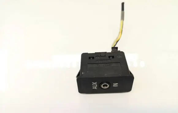 Mini One - Cooper Clubman R55 AUX in-socket connector 6930561 6131693056103