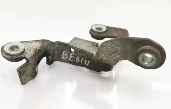 Ford Focus Gear shift cable bracket AV6R7474HD D1e4a