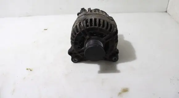 Volkswagen Tiguan Generator/alternator 03C903023A