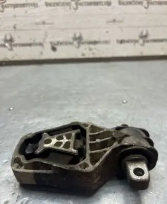 Engine mount bracket