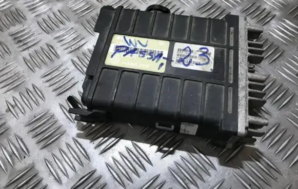 Volkswagen PASSAT B3 Engine control unit/module 0261200261 443907311b