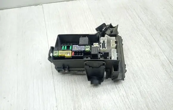 Nissan Qashqai Fuse module 24383BB50A E00019724 PPF20MD10