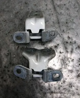 KIA Picanto Front door upper hinge 