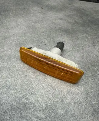 BMW 5 E39 Front fender indicator light 8360205