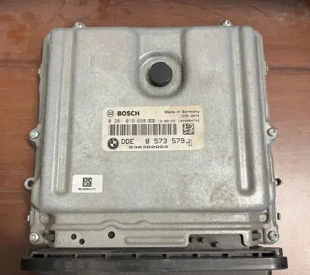 BMW 5 F10 F11 Engine control unit/module 8573579 0281019698 281019698